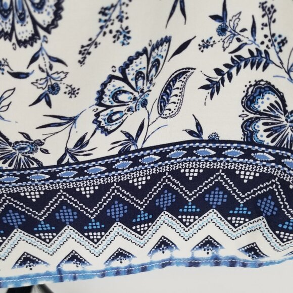 Sleeveless V-Neck Flowy Maxi Dress - Beachy, Cottagecore Blue/White Pattern - Picture 6 of 8